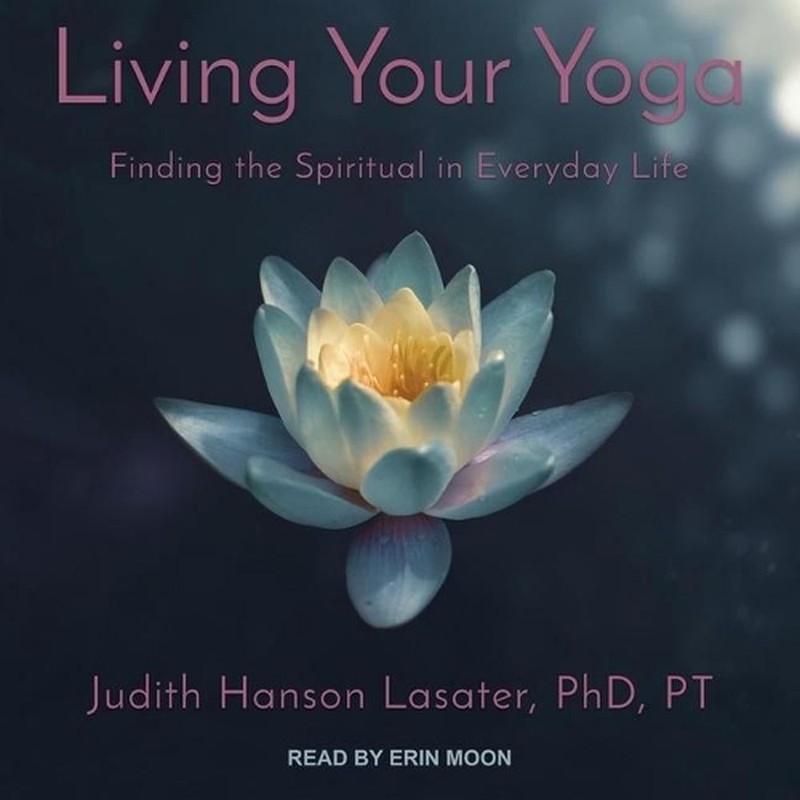 Living Your Yoga: Finding the Spiritual in Everyday Life by Erin Moon (English)