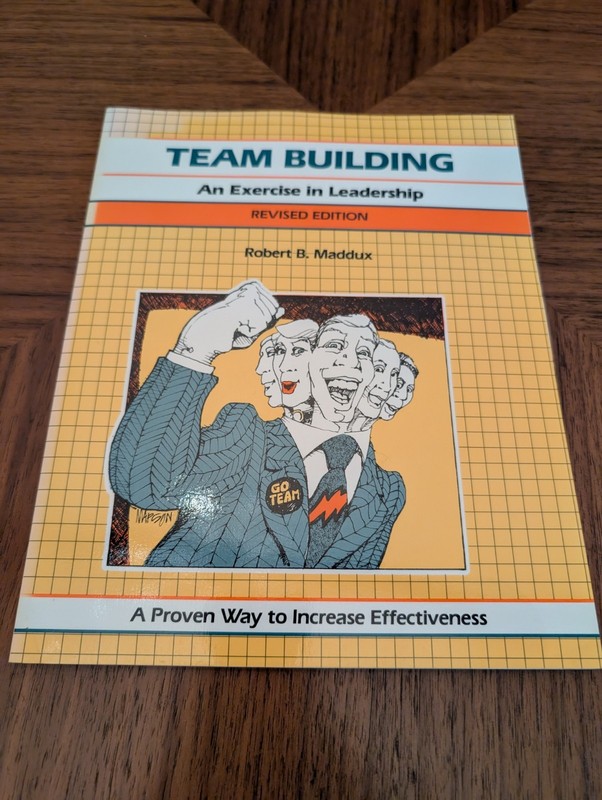 Fifty-Minute Ser.: Team Bldg : Exerc in Ldrshp-Text by Paradigm Education (2000,