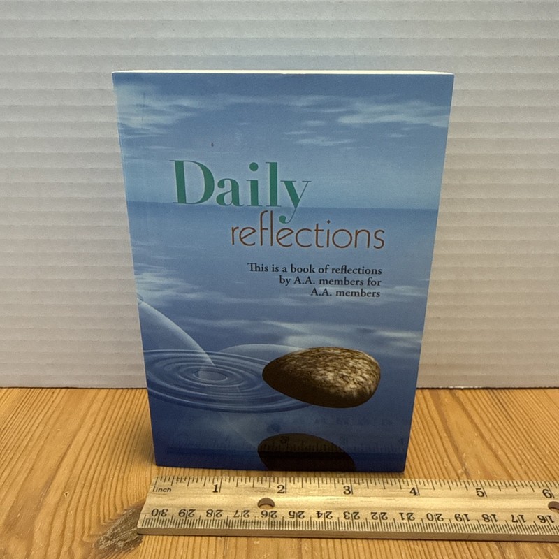 Daily Reflections (Paperback, 2022) AA Alcoholics Anonymous World Services