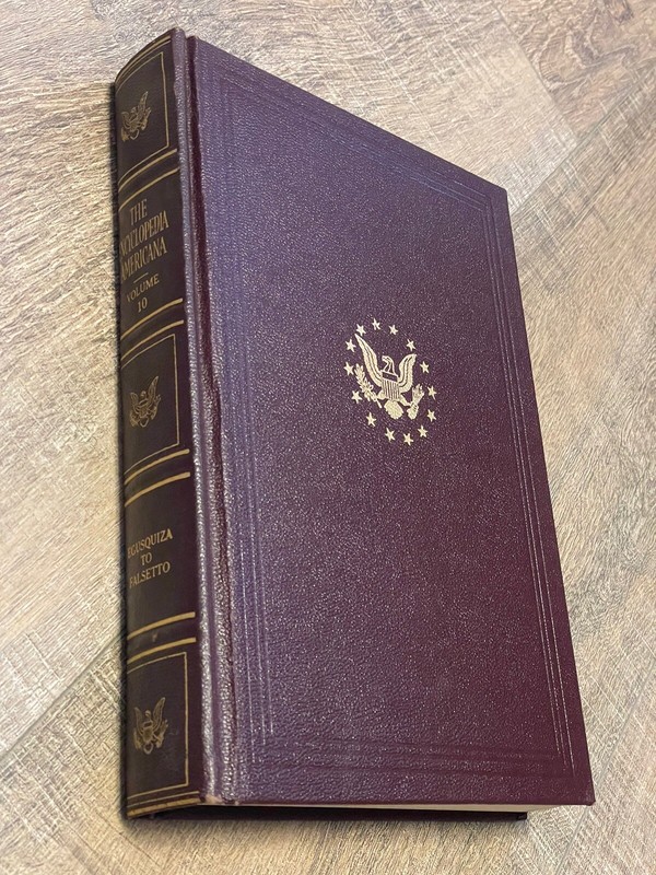 Encyclopedia Americana, 1952 Volume 10 Hardcover- Read