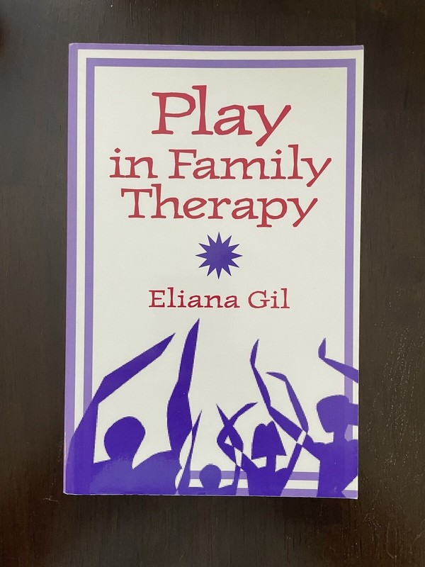 Play in Family Therapy, by Eliana Gil – Paperback Like New