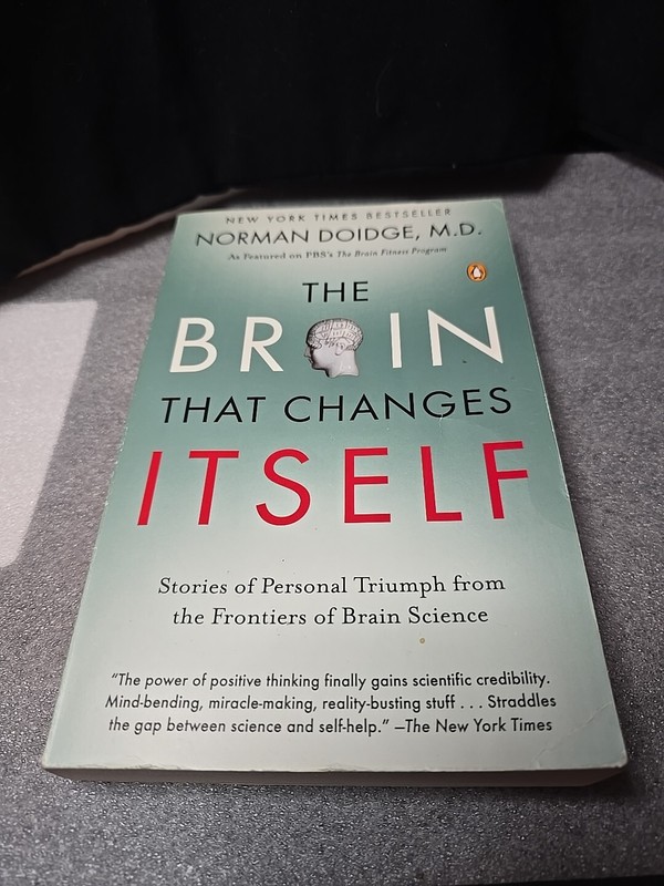 The Brain That Changes Itself by Norman Doidge M.D. Paperback 2007