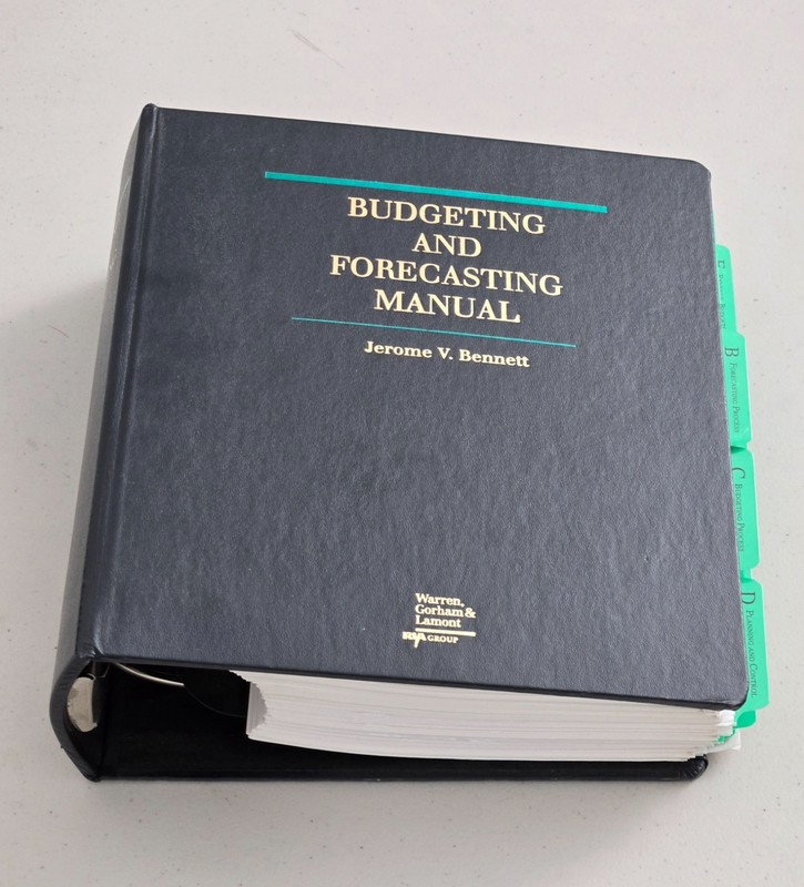 Budgeting and Forecasting Manual - Hard-Cover Loose-leaf 3-Ring Binder(Bennett)