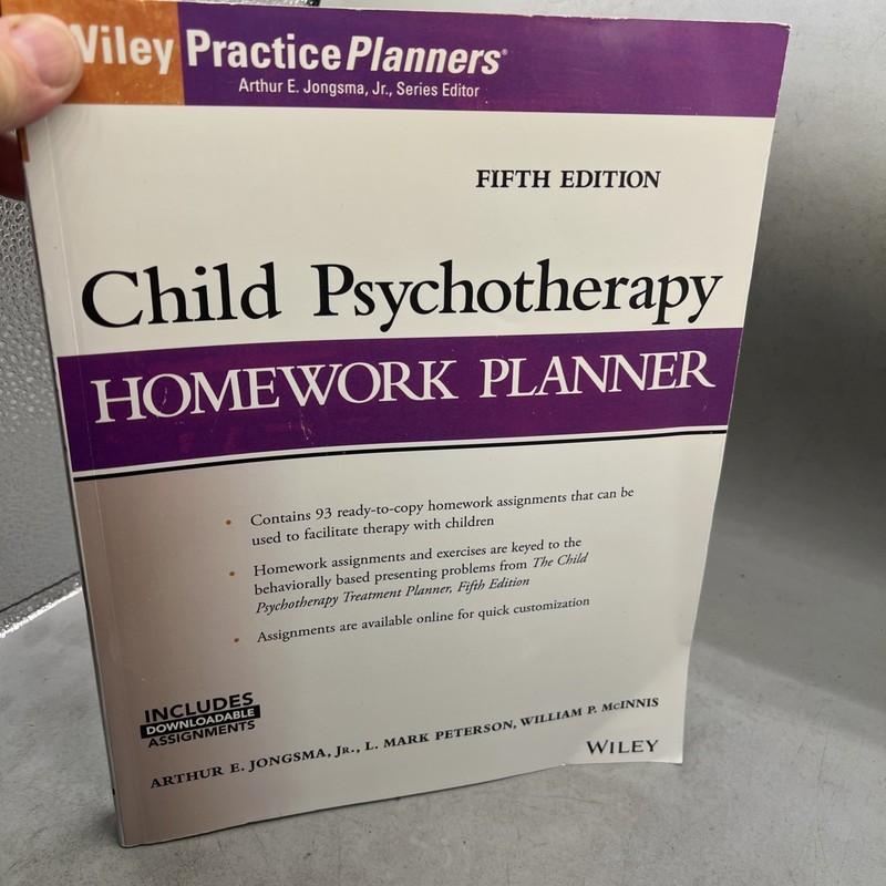 Practice Planers Ser.: Child Psychotherapy Homework Planner by L. Mark Peterson,