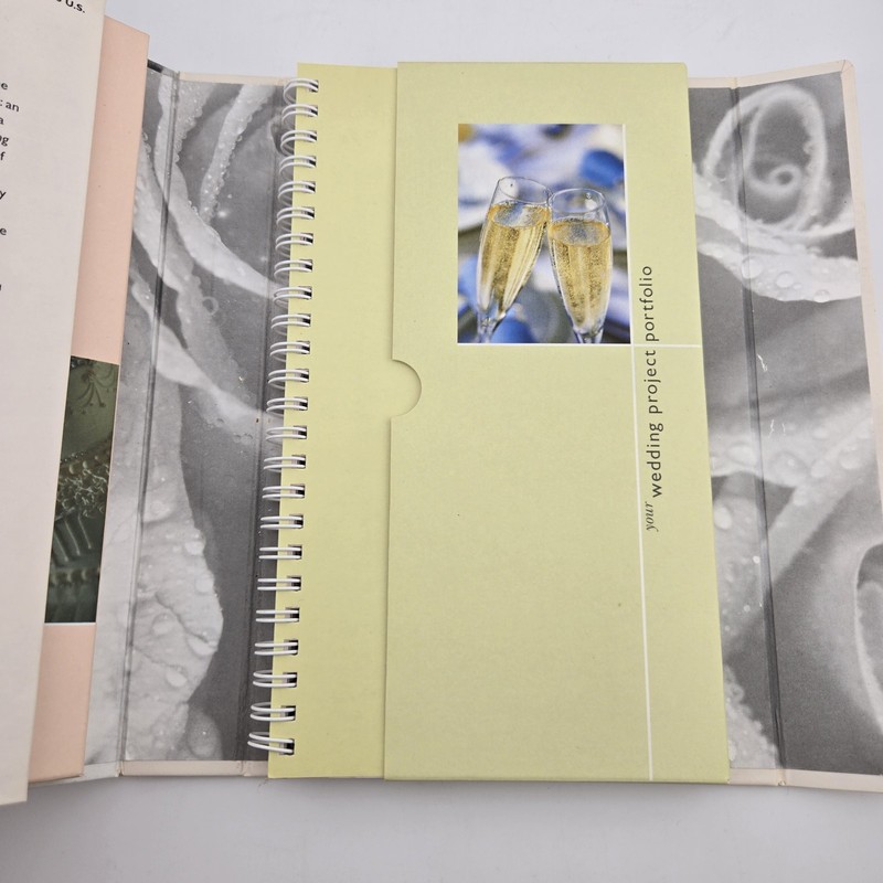 Your Wedding Organizer : 3-in-1 Organizer for Planning a Wedding LN gallery