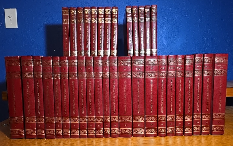 1988 The World Book Encyclopedia Complete Set (22) +13 vol of Science &Yearbooks