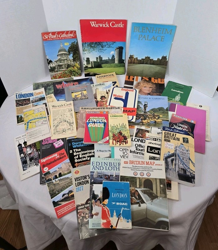 Lot of UK London Great Britain England Maps & Travel Guides Warwick Castle