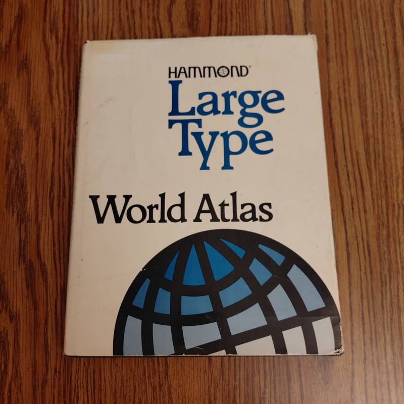 Hammond Large Type World Atlas by Hammond World Atlas Corporation Staff...