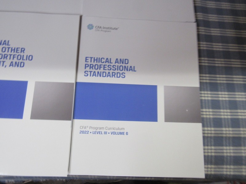 CFA Institute Program Curriculum Level III 2022 Paperback New Open Box FREE SHIP gallery