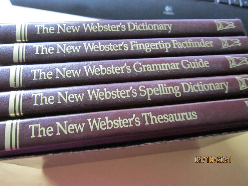Vintage 1986 set of 5 NEW WEBSTER’S DELUXE Desk Reference Library 6 1/2×4 1/2″