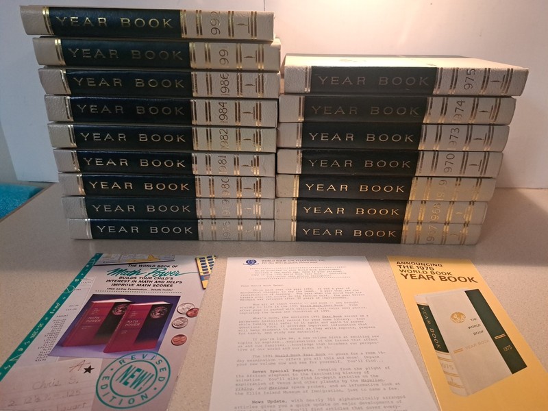 Various World Book Encyclopedia Yearbook 1967-1992 Reference Books 16 Total VGC