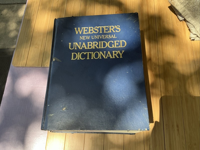 Websters New Universal Unabridged Dictionary Deluxe Second 2nd Edition 1983
