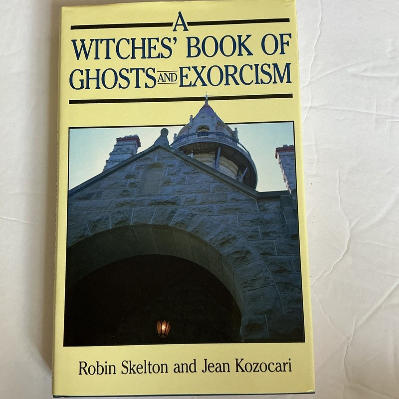 Witches’ Book of Ghosts and Exorcism by Jean Kozocari Robin Skelton Hardcover