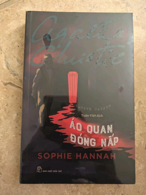 Áo Quan Đóng Nắp By Agatha Christie