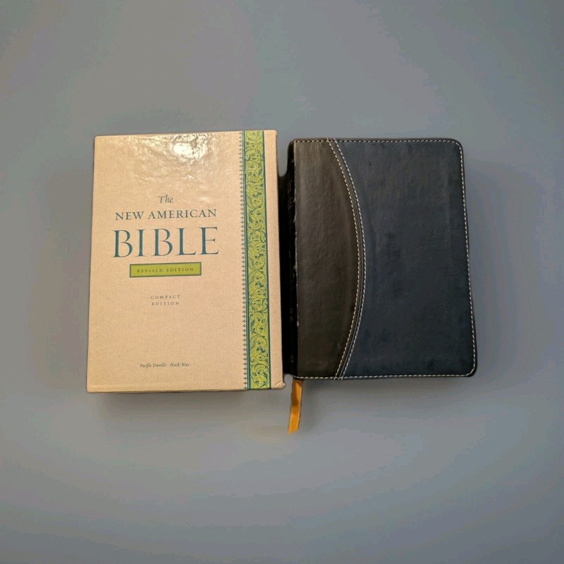 THE NEW AMERICAN BIBLE Revised Edition Compact Ed 2011 Black Blue 412 Oxford