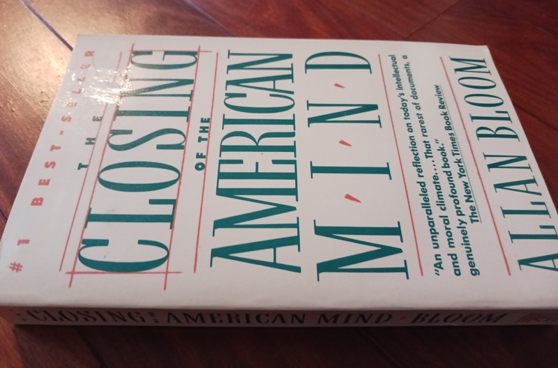 The Closing of the American Mind - Paperback By Bloom, Allan - GOOD gallery
