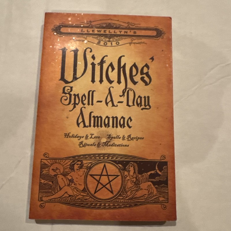Annuals-Witches’ Spell-A-Day Almanac Ser.: Llewellyn’s 2010 Witches’ Spell-A-Day