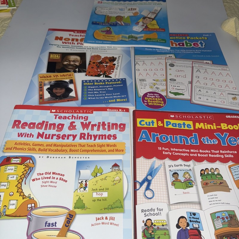 Scholastic Teaching resources K-1 Literacy & Social Studies 5 Book Lot