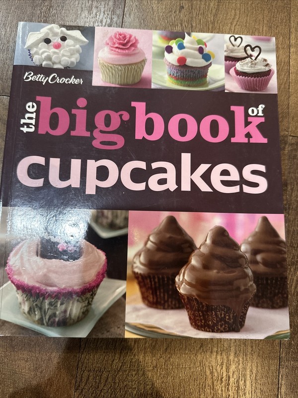 Betty Crocker Big Book Ser.: The Betty Crocker the Big Book of Cupcakes by Betty
