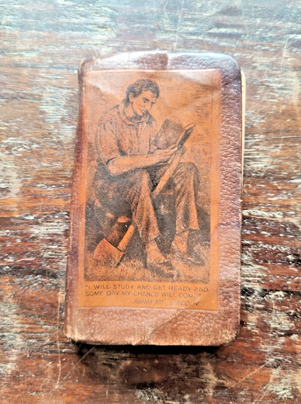 Vintage Small 5″ Self Pronouncing Winston Dictionary 1941 Abraham Lincoln front