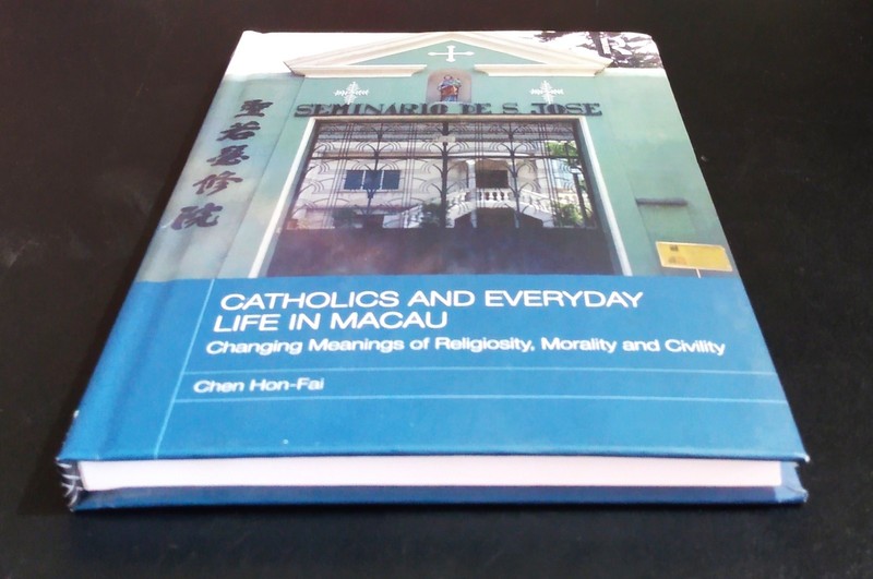 CATHOLICS AND EVERYDAY LIFE IN MACAU - Chen Hon-Fai (Hard Cover) 2017 As New gallery