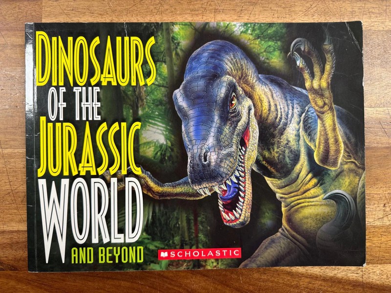 Dinosaurs of the Jurassic World & Beyond – Paula Hammon (Good)