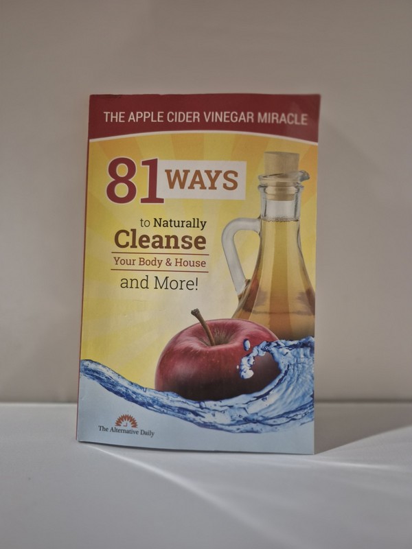 The Apple Cider Vinegar Miracle by Alternative Daily Paperback Health Guide