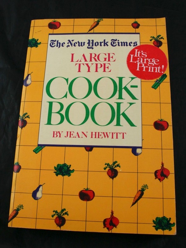 The New York Times Large Type Cookbook by Jean Hewitt 1984 YG12