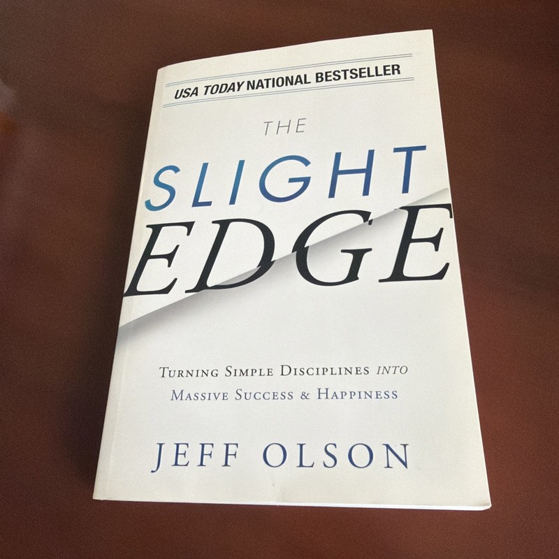 Slight Edge : Turning Simple Disciplines into Massive Success and Happiness…