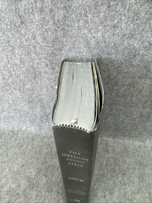 The Jeremiah Study Bible, NIV: (Gray W/ Burnished Edges) Leatherluxe Worthy gallery