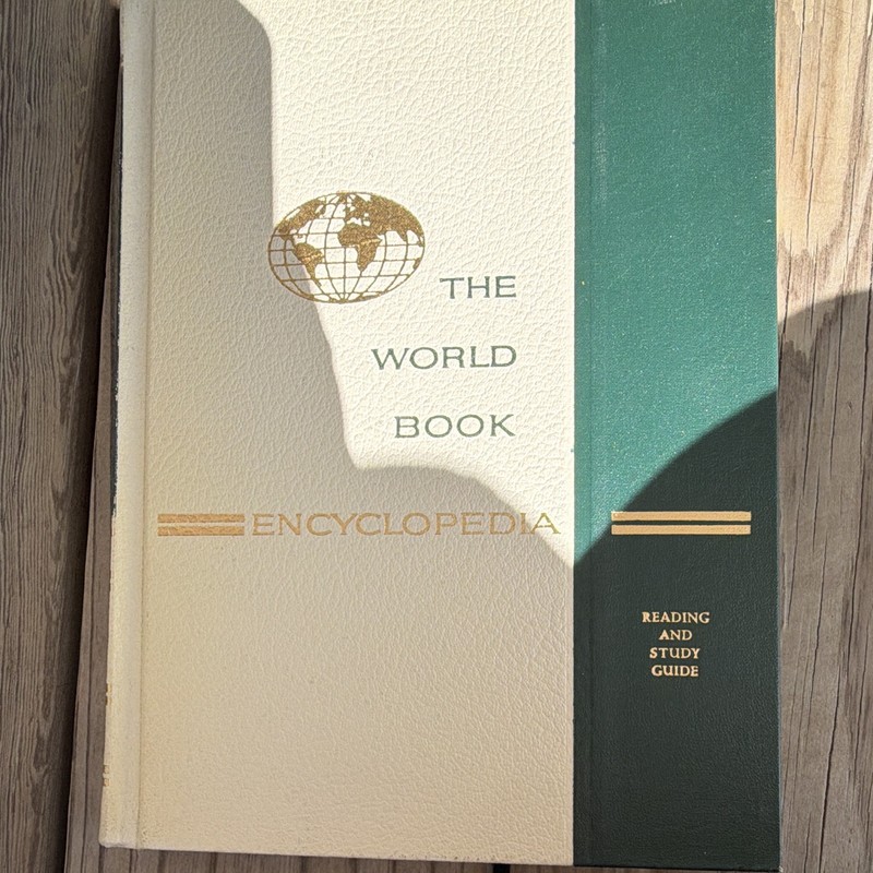 The World Book Encyclopedia Vol 20 Hardcover Reading & Study Guide – A.A. Milne
