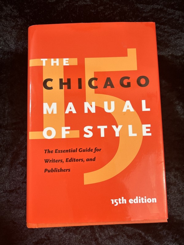 The Chicago Manual of Style 15th Edition – University of Chicago Press – 2003 hc