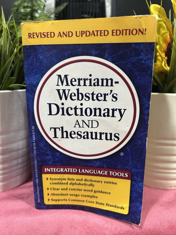Merriam-Webster’s Dictionary and Thesaurus by Inc. Staff Merriam-Webster (2014)